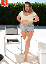Marina Morris: A Nice Day to Get Naked Big Tits Models