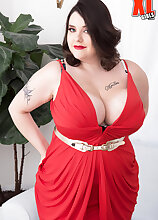 38G-cup Nagini Keeps Her Date Waiting While She Masturbates Big Tits Models