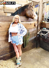 BONUS PHOTOS: Down on the farm with Maddie Cross Big Tits Models