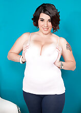 Elaina Gregory's Incredible Tight Titty Top Try-Outs Big Tits Models