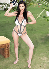 Sha By The Sea Big Tits Models