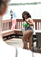 Boobs & Badonkadonk Big Tits Models