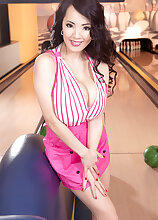 Bowled Over By Hitomi Big Tits Models