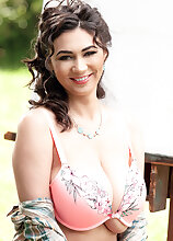 Pretty As A Painting Big Tits Models