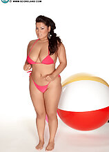 Doing A Bikini Justice Big Tits Models