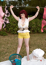Field of Bra Dreams Big Tits Models