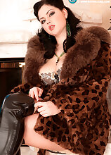 Mystery Girl Big Tits Models